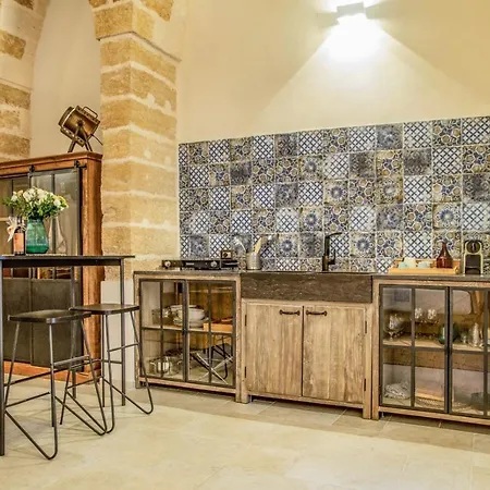 Ellements - Luxury Nocleg ze śniadaniem 4*